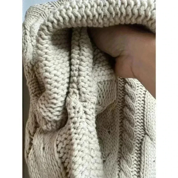 Love Tree Cable Knit Short Turtleneck Sweater in Beige‎ - Picture 8 of 9